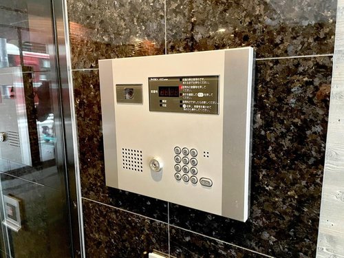 ◇マンション設備◇
エントランスにはオートロックシステムを採用しており、 安全に配慮されたお住まいです。
