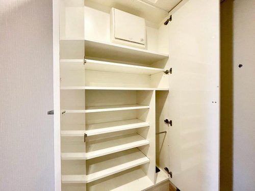 玄関にゆとりが生まれる収納力。住まいの第一印象も、すっきりと整います。
◆TOKYO×COMPACT=暮らしに、ちょうどいい東京を◆
本日のご案内可能。今すぐ予約またはお電話を!