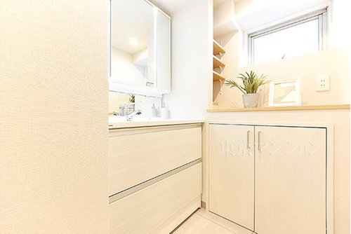 洗剤や日用品を収納できる洗面所!
☆即日内覧可能☆
03-3789-7777