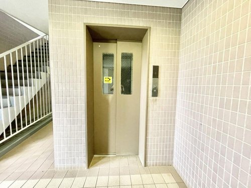【エレベーター】
重たい荷物もスムーズに。暮らしを支える安心のエレベーター付き♪