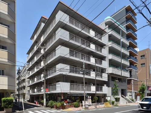 落ち着いた雰囲気のカフェが多い門前仲町エリア。
休日はカフェ巡りも、深川ギャザリアで映画鑑賞も!