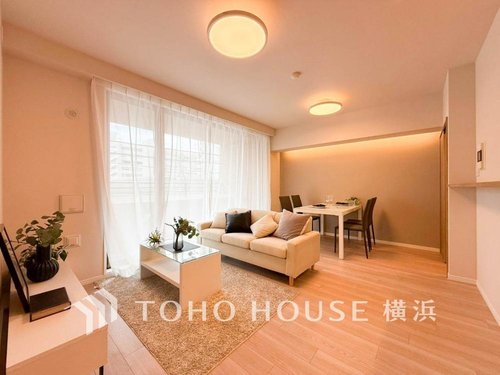 【Living room】
ご家族やお客様との時間など、多くの時を刻む空間。何気なく過ぎる時でさえも上質なひと時となる快適な空間を目指して。