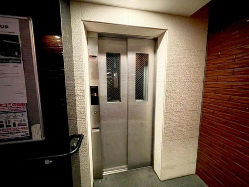 ◇マンション設備◇
毎日の昇り降りを快適にサポートするエレベーター付き。暮らしの負担を軽減してくれます。