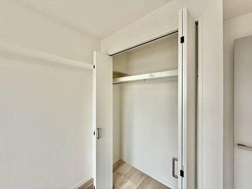 【収納】室内を有効的にお使いいただける全居室収納付き。洋服や雑貨など無駄なく収納いただけます。