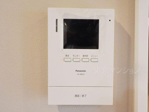 【モニター付きインターホン】来客時に女性やお子様も安心できるモニター付き。