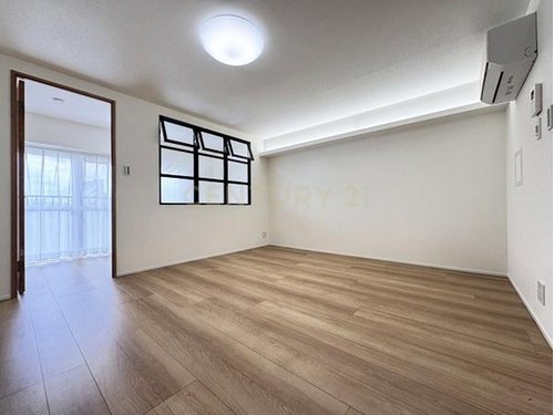 リビングダイニングルーム/内装フルリノベーション済みですぐに綺麗なお部屋で新生活がスタート出来ます!