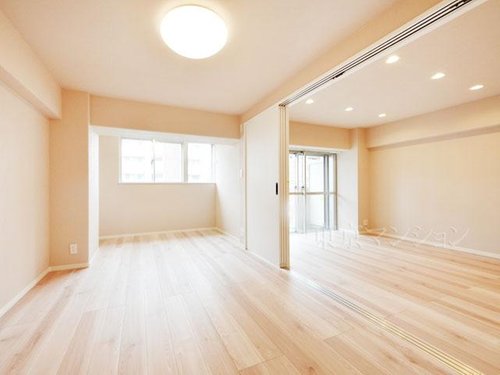 可変性の高い居室。子ども部屋にも書斎にも、成長に合わせてきっと広がる特別な選択肢を持てる贅沢な空間です。
ご内見希望・資料請求などお気軽にご連絡ください!
03-3789-7777
