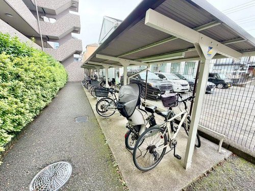 敷地内駐輪場。