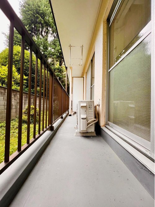 バルコニーは南側で洗濯物もよく乾かすことができます!