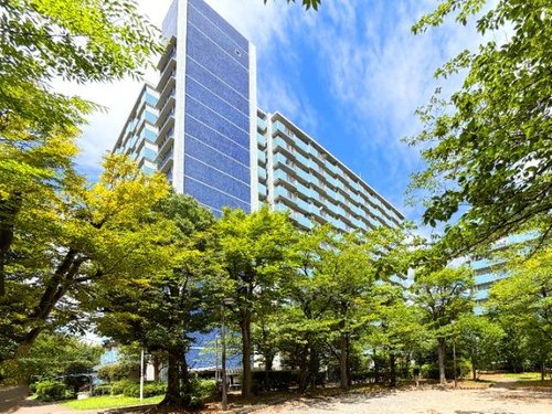緑に包まれたこの外観の前に立つだけで、少し誇らしい気持ちになれる。
ご内見希望・資料請求などお気軽にご連絡ください!
03-3789-7777