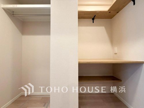 【Pantry】
本邸宅にはパントリーをご用意いたしました。お買い物のストック分やその他の収納など、大容量の収納スペースとなっております。是非、現地をご確認下さい。