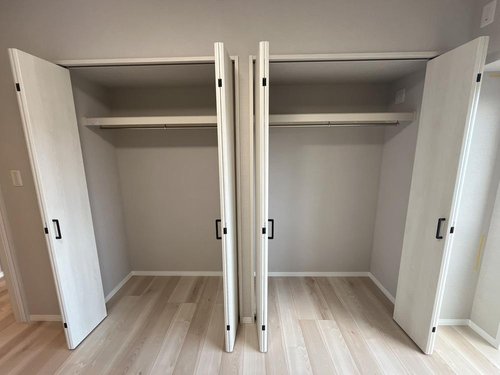 洋室クローゼット(約7.4帖)
