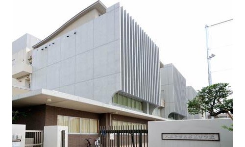 第五中学校まで521m 未来社会への知性・人、地球との共生・心身共に健康を教育目標に、国際社会に貢献できる人間性豊かな生徒の基本的資質を養います。住宅街の中にあるので、安心して通学できます。
