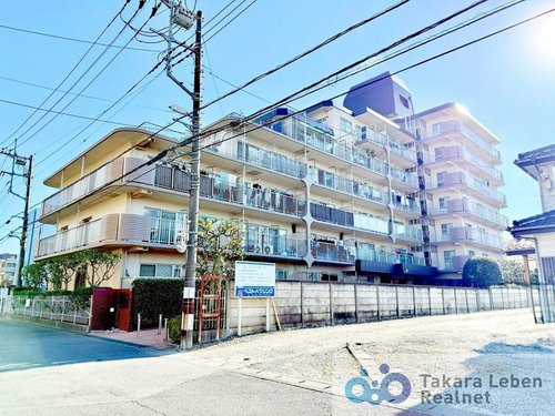 東武伊勢崎・大師線「獨協大学前」駅徒歩10分の好立地。スーパー、コンビニ、小学校が徒歩8分圏内に揃う利便性良好な立地。
