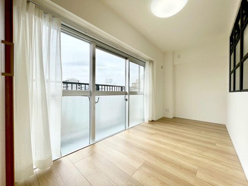 窓からたっぷりの自然光が差し込む明るいお部屋です。心地良い時間が流れていきます。
◆TOKYO×COMPACT=心地よさも、資産性も◆ 
今日見られます。気になったらすぐ予約!