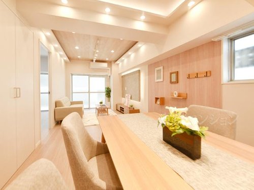 三方が角部屋という開放的なお部屋です。
リビングは南に面しており、陽当たり良好です!