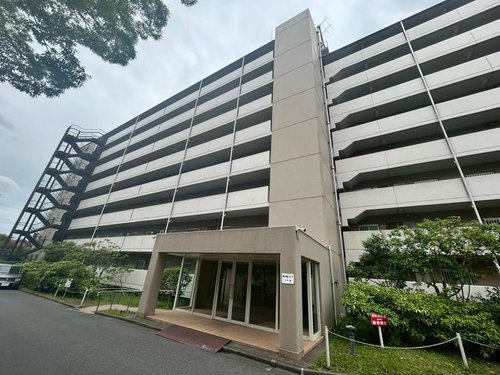 総戸数96戸、鉄筋コンクリート造8階建てのマンションです。
弊社売主の為諸費用が約72万円もお得になります。