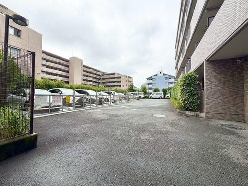 敷地内駐車場。