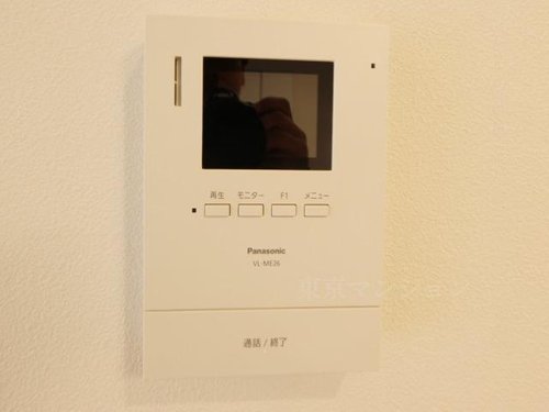 【モニター付きインターホン】来客時に女性やお子様も安心できるモニター付き。