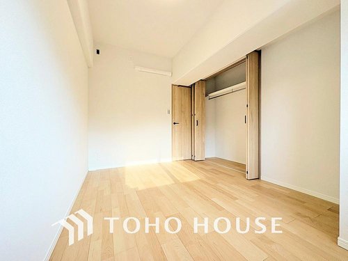 【居室】
1日の疲れを癒し、心地よく寛げるようゆったりとした広さを確保しています。プライベートタイムをより優雅に穏やかに...。落ち着いた雰囲気を紡ぎます。