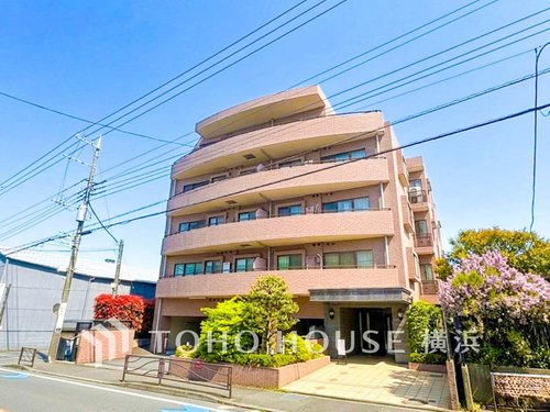 【Appearance】
時代の流れに惑わされないシックなカラートーンで街並みに溶け込む外観は、主張し過ぎず、また平凡になり過ぎず絶妙なコントラストで輝きを放ちます。