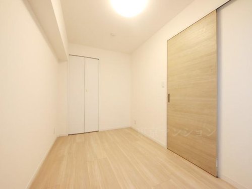 子ども部屋にも、夫婦の書斎にも。この余白が暮らしの選択肢を広げてくれる。
ご内見希望・資料請求などお気軽にご連絡ください!
03-3789-7777