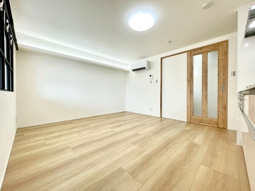白を基調とした清潔感のあるお部屋。陽当たりと併せて明るいお部屋です。
◆TOKYO×COMPACT=都心を、もっと自分らしく◆ 
ご希望に近い物件をまとめてご案内いたします