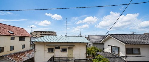 【絵画のような一コマ】
そよぐ風、緑の香り、まるで写真のような澄み切った光景。季節と時間に移ろう空間の中、少しずつ愛でる時のありがたみ。幸せを噛みしめる穏やかな生活。