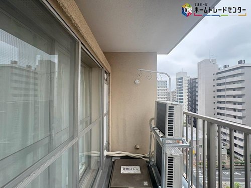 高層階のため陽当たりや眺望も申し分ない♪眺望、通風良好で、お洗濯物を干しながら外を眺めるのも気持ちがいいですね!開放的な空間は日常の疲れを癒してくれます♪