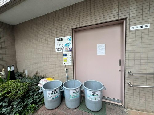 ゴミ置き場は外に匂いが漏れません。