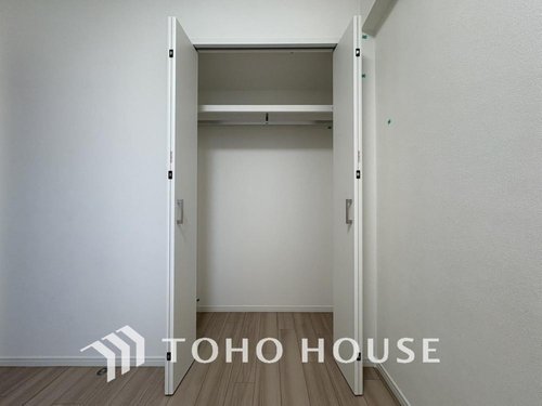 【居室】
クローゼットのあるお部屋!荷物を収納することでお部屋をスマートに見せることができます。気持ちの良い自分空間を♪