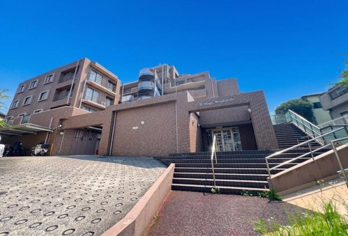 《外観》 ■機能性とデザイン性を兼ねそろえた理想の住まい。美しい外観やくつろぎの室内空間にふさわしい素材・形・色彩、上質感に満ちております。
