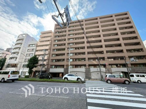 【Appearance】
爽やかな青空の下に贅沢なほどに降り注ぐ陽光、豊かな居住性と、クオリティが見事に調和した住空間は、住まうことの喜びを感じさせてくれます。