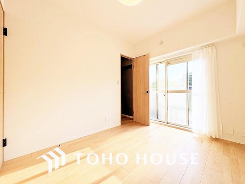 【居室】
シンプルですっきりとした室内は飽きのこない居心地の良い雰囲気。自分好みの空間を創り上げてください♪