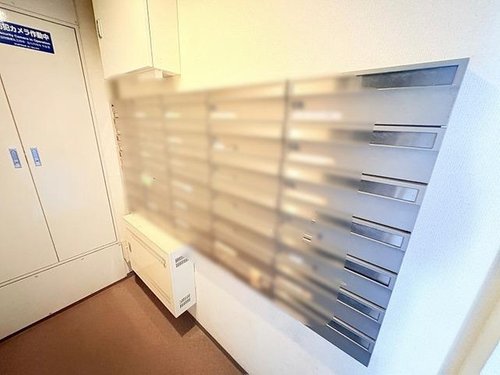 日々の暮らしを整える、すっきりとまとまりのある共有スペースです。