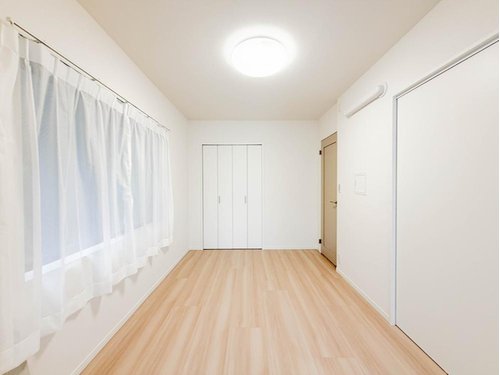 リビング横洋室約6帖
可動式の扉で使い道が広がります