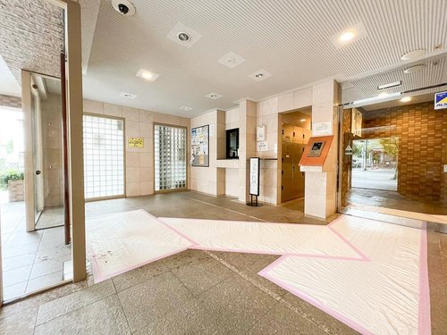 セキュリティと使い勝手を兼ね備えたオートロック付マンション。煌びやかな空間が高級感を演出し、感動と安心感を生み出します。
