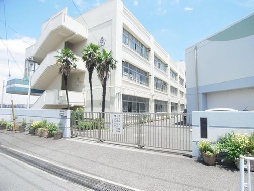 横浜市立中川中学校まで900m 徒歩12分。