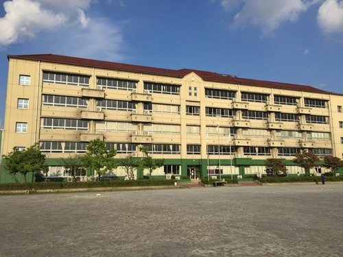 草加市立松江中学校まで550m