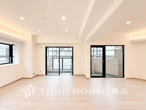 【Living room】
一日の中で多くの時間を過ごすことになる住まいだからこそ、いつも穏やかな空間であるように心掛けています。構成する建材などへの配慮が、住まう方の健康を守ります。