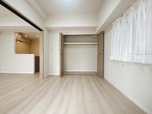 扉を開放すればLDKと一体化した大空間