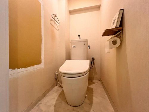 現在内装中です。トイレ交換予定です。
