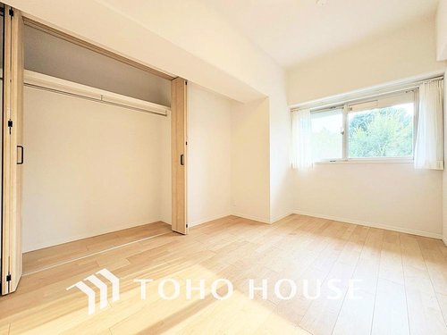 【居室】
クローゼットのあるお部屋!荷物を収納することでお部屋をスマートに見せることができます。気持ちの良い自分空間を♪