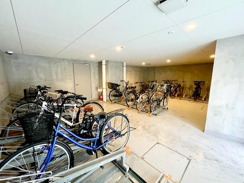 ◇マンション設備◇
自転車でのお出かけや買い物を気軽に楽しめる駐輪場を備えています。