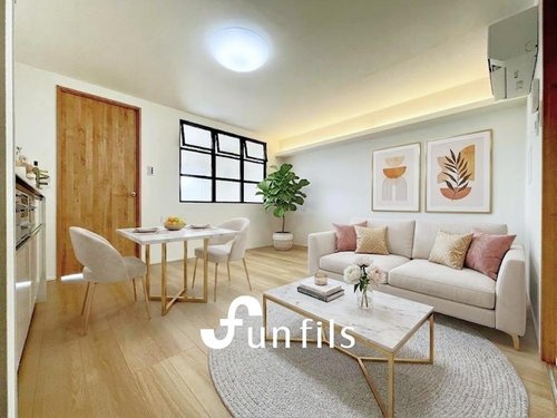 新規内装リフォームで、実用性とデザイン性を兼ね備えたステキな居住空間になりました。
※家具はAI加工によるイメージです。実際の室内には家具・備品は設置されていません。