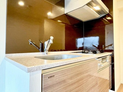 使いやすさに配慮されたシステムキッチン。毎日の料理を心地よく楽しめる空間です。
◆TOKYO×COMPACT=心地よさも、資産性も◆
今日見られます。気になったらすぐ予約!
