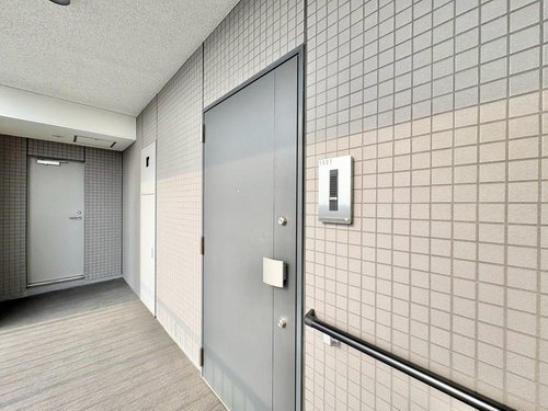 清潔感のある落ち着いた雰囲気の玄関です。