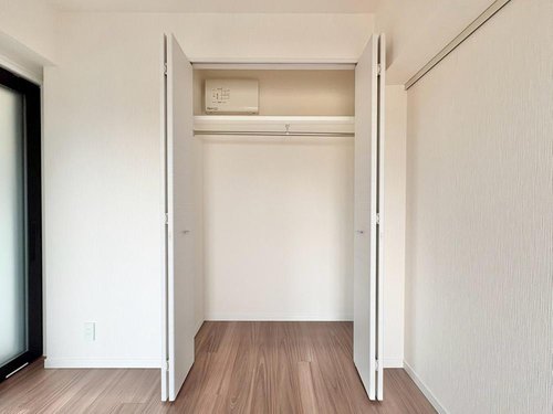 収納スペースが付いていて、お部屋を広く使っていただけます。