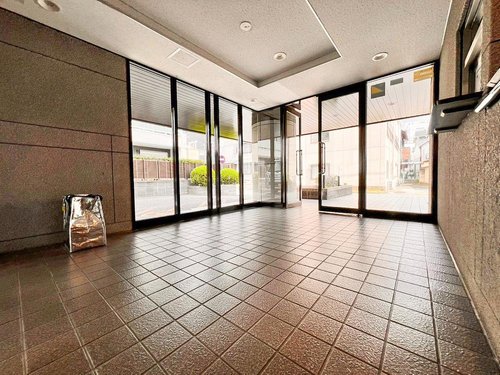 マンション共用部分は綺麗に清掃されております。オートロックもついており、防犯面も安心です♪