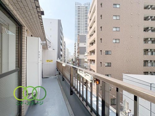 ●バルコニー●
南西向き、約6.48m2のワイドバルコニー